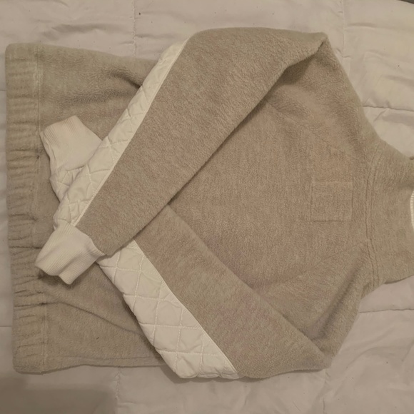 Abercrombie & Fitch Sweater - Picture 2 of 3